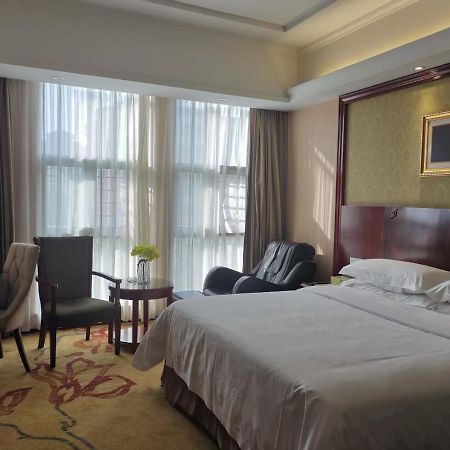 Vienna Hotel Chaozhou Plaza Екстер'єр фото