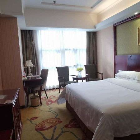 Vienna Hotel Chaozhou Plaza Екстер'єр фото