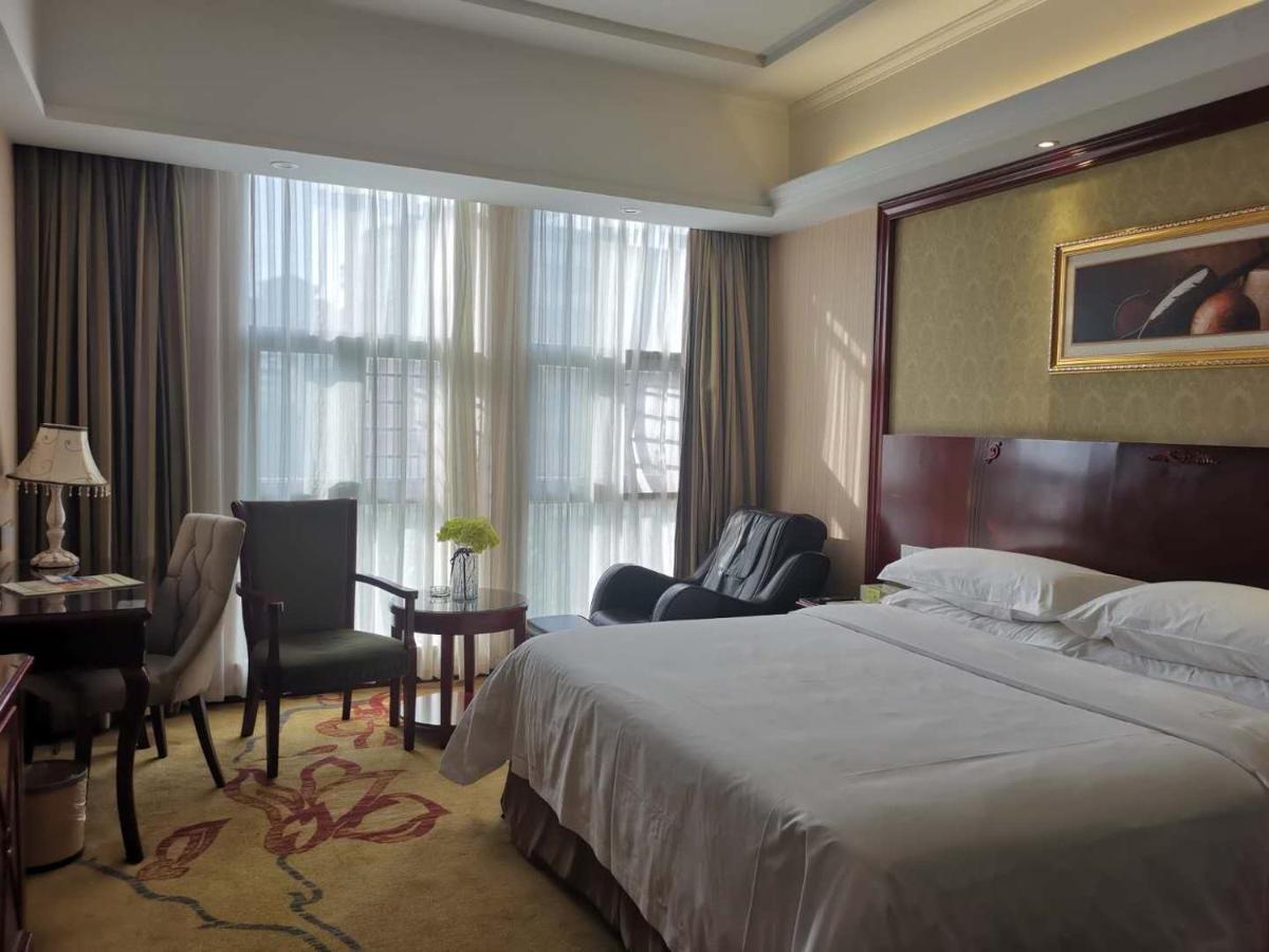 Vienna Hotel Chaozhou Plaza Екстер'єр фото